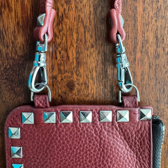 BANDOLIER Pebble Leather Pyramid Stud Zip Pouch – Cranberry Red/Silver & Strap - Picture 8 of 8